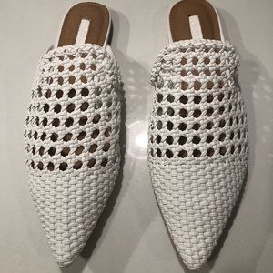 Topshop Shoes - Topshop (via Nordstrom) white flats pointy toe Topshop Shoes - Topshop (via Nordstrom) white flats pointy toe